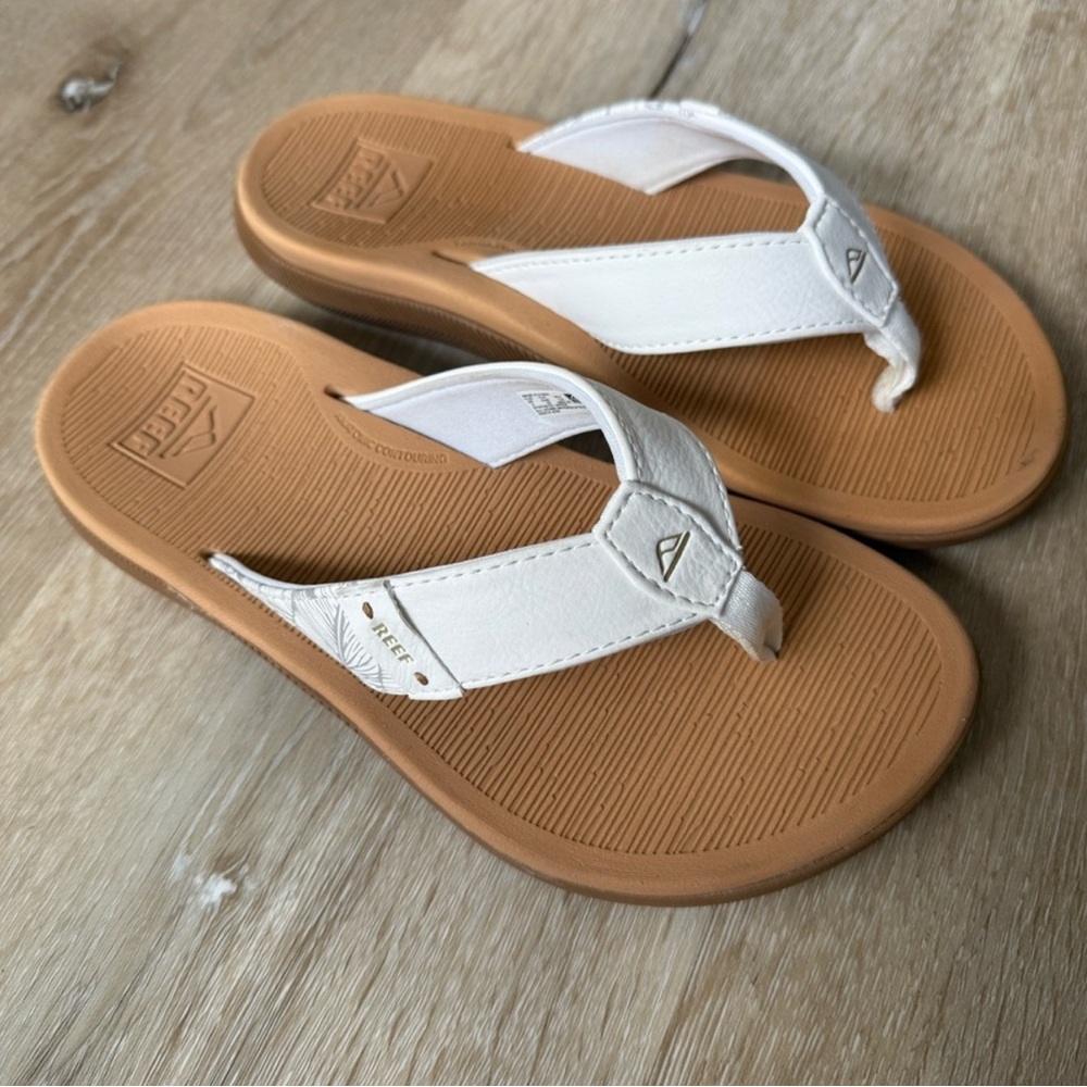 Reef White and Tan Women's Sandals